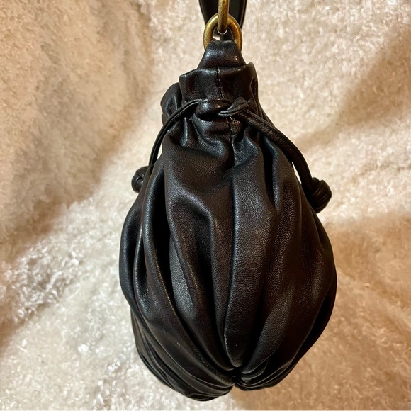 Vintage Like New BcbgMaxAzria Genuine Leather black shoulder bag pleated medium - Picture 7 of 13